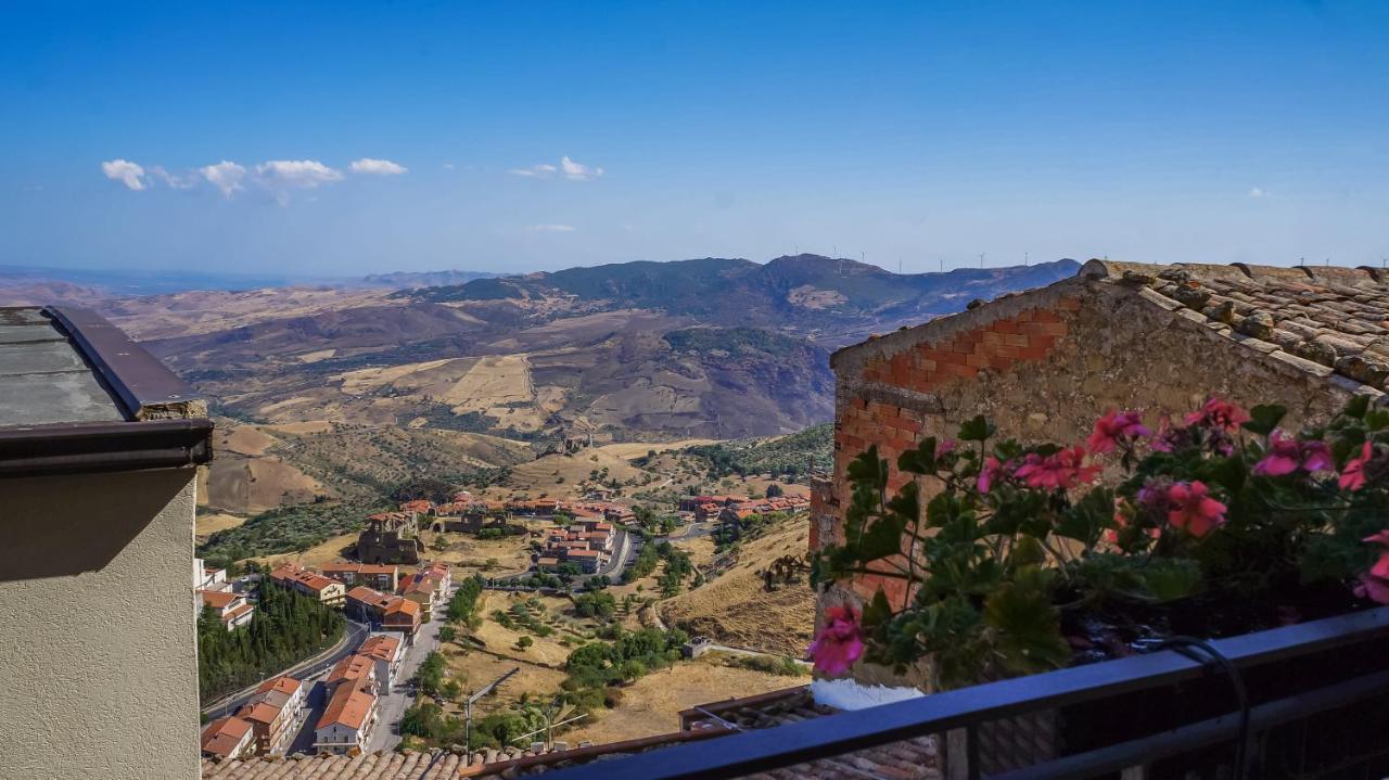 La Casa Del Fabbro Bed & Breakfast Troina Dış mekan fotoğraf